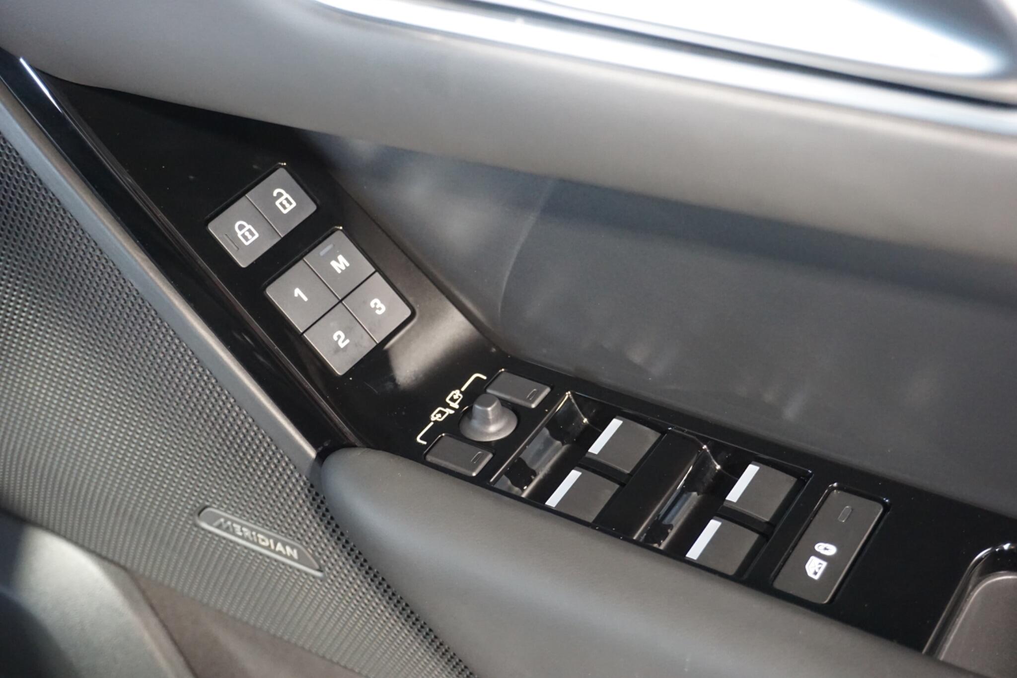 Land Rover Range Rover Velar 2.0 P250 Dynamic HSE SUV 5dr Petrol Auto 4WD Euro 6 (s/s) (249 ps)